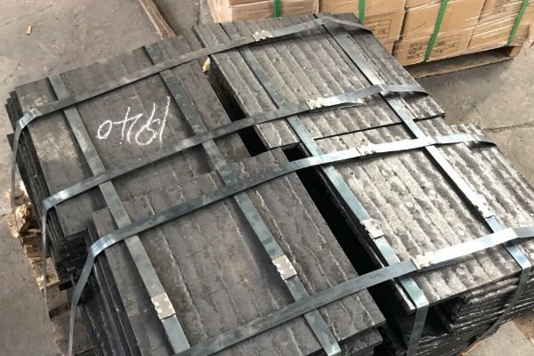 带式输送机堆焊耐磨衬板有哪些产品特性?【江河】